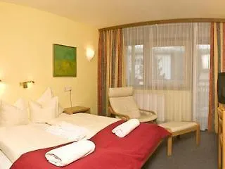 Eagles Astoria Hotel Lans