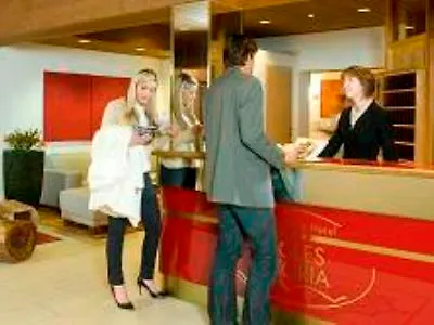 Eagles Astoria Hotel Lans